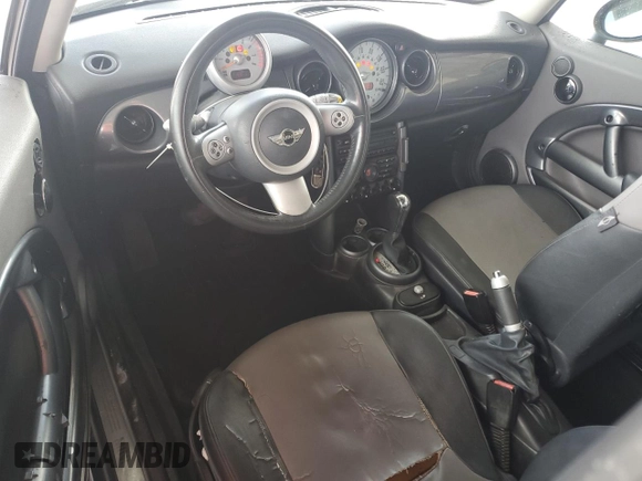 2006 MINI Hardtop with VIN WMWRC33526TK15620, listed as a Copart auction lot 54130715 with 116,981 mi miles and Salvage title. Bid and sale history available at DreamBid. Image 8.