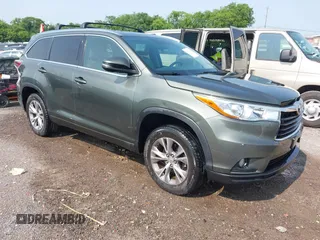 2015 Toyota Highlander XLE z VIN 5TDKKRFH6FS044546, wystawiony jako IAAI lot #42479470 z przebiegiem 106 956 mil mil oraz . Historia ofert i sprzedaży dostępna na DreamBid. Obrazek 1.