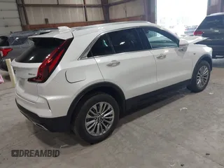 2024 Cadillac XT4 AWD Premium Luxury z VIN 1GYFZDR47RF206465, wystawiony jako IAAI lot #42562562 z przebiegiem 5 951 mil mil oraz . Historia ofert i sprzedaży dostępna na DreamBid. Obrazek 4.