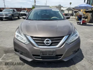 2017 Nissan Altima SV z VIN 1N4AL3AP5HC122605, wystawiony jako Copart lot #55948535 z przebiegiem 101 575 mil mil oraz Szkoda całkowita • Salvage title. Historia ofert i sprzedaży dostępna na DreamBid. Obrazek 5.