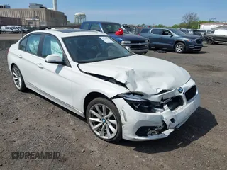 2018 BMW 3 Series 320i xDrive z VIN WBA8A3C5XJA505321, wystawiony jako IAAI lot #42146927 z przebiegiem 47 547 mil mil oraz . Historia ofert i sprzedaży dostępna na DreamBid. Obrazek 1.
