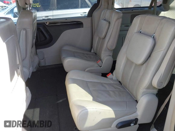 2013 Chrysler Town & Country Limited z VIN 2C4RC1GG0DR653897, wystawiony jako IAAI lot #41813906 z przebiegiem 172 332 mil mil oraz . Historia ofert i sprzedaży dostępna na DreamBid. Obrazek 8.