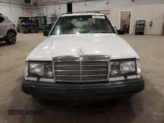 1987 Mercedes-Benz 300 with VIN WDBEB93D9HF036375, listed as a Copart auction lot 85326994 with 175,986 mi miles and Salvage Title. Bid and sale history available at DreamBid. Image 5.