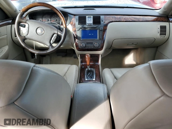2010 Cadillac DTS 1SD z VIN 1G6KH5EY8AU108702, wystawiony jako Copart lot #76286984 z przebiegiem 177 455 mil mil oraz Szkoda całkowita • Salvage title. Historia ofert i sprzedaży dostępna na DreamBid. Obrazek 8.