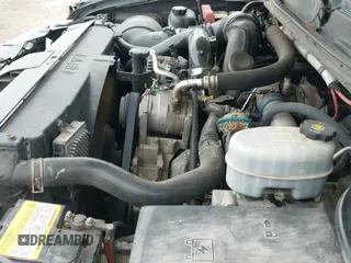 2009 Chevrolet Silverado 2500HD LTZ z VIN 1GCHK63609F103798, wystawiony jako IAAI lot #43474275 z przebiegiem 243 330 mil mil oraz . Historia ofert i sprzedaży dostępna na DreamBid. Obrazek 19.