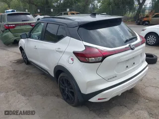 2022 Nissan Kicks SR with VIN 3N1CP5DV8NL484704, listed as a IAAI auction lot 41882050 with 70,535 mi miles. Bid and sale history available at carsss.com. Image 3.