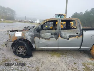 2023 Ram 2500 Laramie z VIN 3C6UR5FL7PG513099, wystawiony jako IAAI lot #41882148 z przebiegiem Nie podano mil oraz . Historia ofert i sprzedaży dostępna na DreamBid. Obrazek 6.