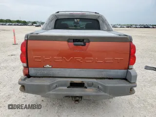 2002 Chevrolet Avalanche z VIN 3GNEC13T12G219144, wystawiony jako Copart lot #55091125 z przebiegiem 267 181 mil mil oraz Czysty tytuł • Clean title. Historia ofert i sprzedaży dostępna na DreamBid. Obrazek 6.