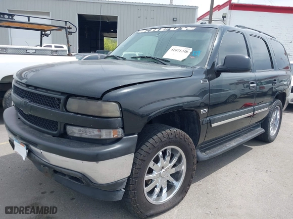 2005 Chevrolet Tahoe Z71 with VIN 1GNEC13T35R243319, listed as a IAAI auction lot 42021248 with 301,747 mi miles. Bid and sale history available at carsss.com. Image 2.