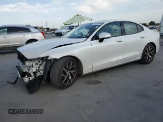 2020 Volvo S60 Momentum with VIN 7JRA22TK7LG049247, listed as a Copart auction lot 60189183 with 21,906 mi miles. Bid and sale history available at carsss.com. Image 1.