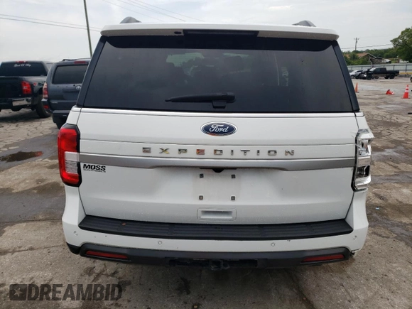 2022 Ford Expedition XL with VIN 1FMJU1FT1NEA52646, listed as a Copart auction lot 61007094 with 32,972 mi miles and Salvage Title. Bid and sale history available at carsss.com. Image 6.
