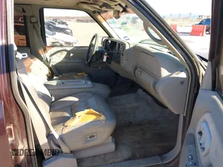 1997 GMC Suburban z VIN 1GKEC16RXVJ703491, wystawiony jako IAAI lot #41219414 z przebiegiem 362 551 mil mil oraz . Historia ofert i sprzedaży dostępna na DreamBid. Obrazek 5.