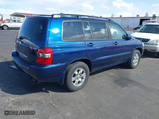 2005 Toyota Highlander with VIN JTEGP21A850067199, listed as a IAAI auction lot 41947598 with 224,108 mi miles. Bid and sale history available at carsss.com. Image 4.