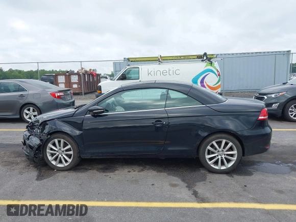 2015 Volkswagen Eos Komfort with VIN WVWBW8AH5FV004034, listed as a IAAI auction lot 41981978 with 106,450 mi miles and . Bid and sale history available at DreamBid. Image 14.