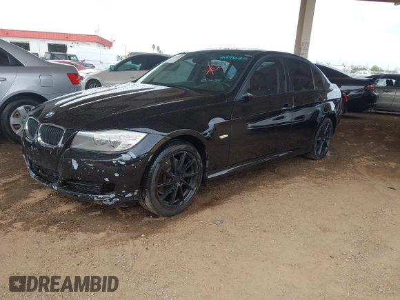 2011 BMW 3 Series 328i z VIN WBAPH7C54BA801967, wystawiony jako IAAI lot #42036369 z przebiegiem 110 830 mil mil oraz . Historia ofert i sprzedaży dostępna na DreamBid. Obrazek 2.