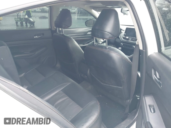 2019 Nissan Altima SR with VIN 1N4BL4CV4KN319945, listed as a IAAI auction lot 41953274 with 131,402 mi miles and . Bid and sale history available at carsss.com. Image 8.