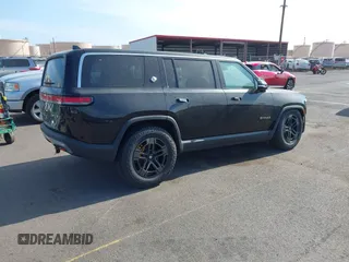 2023 Rivian R1S Adventure z VIN 7PDSGABA8PN020504, wystawiony jako IAAI lot #42025341 z przebiegiem 5989 mil mil oraz . Historia ofert i sprzedaży dostępna na DreamBid. Obrazek 4.