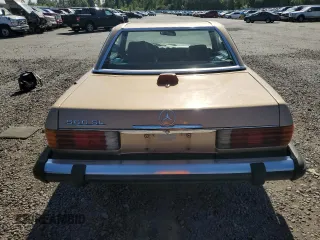 1987 Mercedes-Benz 560 SL z VIN WDBBA48D6HA060485, wystawiony jako Copart lot #57867585 z przebiegiem 120 808 mil mil oraz Tytuł czysty. Historia ofert i sprzedaży dostępna na DreamBid. Obrazek 6.