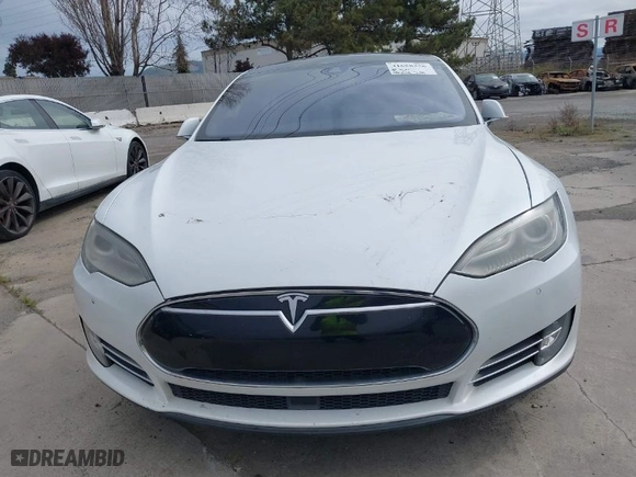 2014 Tesla Model S P85D with VIN 5YJSA1H28EFP69162, listed as a IAAI auction lot 41658356 with 93,254 mi miles. Bid and sale history available at carsss.com. Image 6.