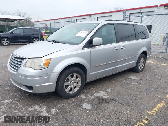 2010 Chrysler Town & Country Touring z VIN 2A4RR5D12AR265985, wystawiony jako IAAI lot #41970445 z przebiegiem 125 635 mil mil oraz . Historia ofert i sprzedaży dostępna na DreamBid. Obrazek 2.