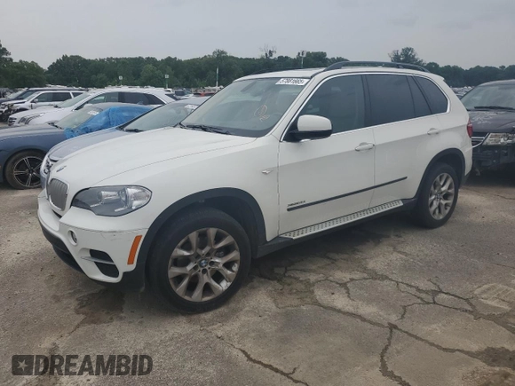 2013 BMW X5 xDrive35i z VIN 5UXZV4C59D0B21124, wystawiony jako Copart lot #57881665 z przebiegiem 41 277 mil mil oraz Tytuł czysty. Historia ofert i sprzedaży dostępna na DreamBid. Obrazek 1.