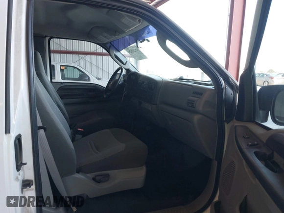 2006 Ford F-250 XL z VIN 1FTSX21P66ED70750, wystawiony jako IAAI lot #42532825 z przebiegiem 221 630 mil mil oraz . Historia ofert i sprzedaży dostępna na DreamBid. Obrazek 5.