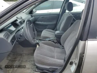 2001 Toyota Camry CE z VIN 4T1BG22K91U053266, wystawiony jako Copart lot #56991785 z przebiegiem 130 502 mil mil oraz Szkody całkowita. Historia ofert i sprzedaży dostępna na DreamBid. Obrazek 7.