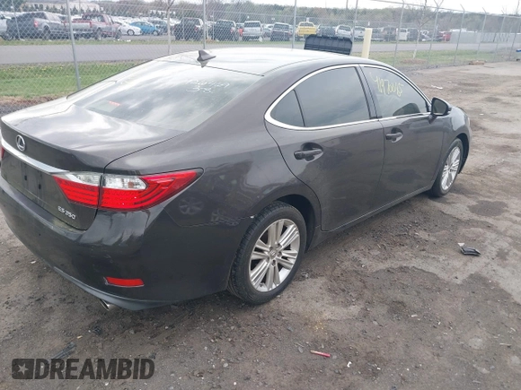 2013 Lexus ES 4dr Sdn with VIN JTHBK1GG9D2029078, listed as a IAAI auction lot 41970085 with 130,898 mi miles. Bid and sale history available at carsss.com. Image 4.