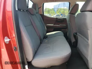 2021 Toyota Tacoma SR z VIN 5TFAX5GN4MX192454, wystawiony jako Copart lot #55956395 z przebiegiem 54 875 mil mil oraz Czysty tytuł • Clean title. Historia ofert i sprzedaży dostępna na DreamBid. Obrazek 10.