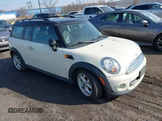 2012 MINI Clubman z VIN WMWZF3C54CT189380, wystawiony jako IAAI lot #41582553 z przebiegiem 93 037 mil mil oraz . Historia ofert i sprzedaży dostępna na DreamBid. Obrazek 1.