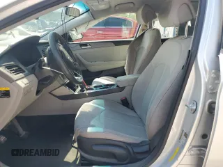 2015 Hyundai Sonata SE z VIN 5NPE24AF6FH108144, wystawiony jako Copart lot #58140065 z przebiegiem 126 031 mil mil oraz Szkoda całkowita • Salvage title. Historia ofert i sprzedaży dostępna na DreamBid. Obrazek 7.