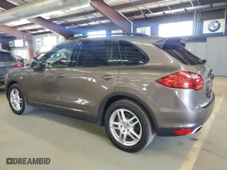 2013 Porsche Cayenne with VIN WP1AA2A29DLA11529, listed as a Copart auction lot 49970825 with 72,111 mi miles and Clean Title. Bid and sale history available at carsss.com. Image 2.