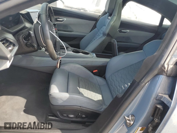2022 Audi RS e-tron GT z VIN WAUBHBFW4N7901781, wystawiony jako Copart lot #75124364 z przebiegiem 22 581 mil mil oraz Nie do naprawy. Historia ofert i sprzedaży dostępna na DreamBid. Obrazek 7.