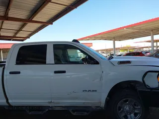 2020 Ram 2500 Tradesman z VIN 3C6UR5HJ2LG111495, wystawiony jako IAAI lot #42068717 z przebiegiem 172 052 mil mil oraz . Historia ofert i sprzedaży dostępna na DreamBid. Obrazek 13.