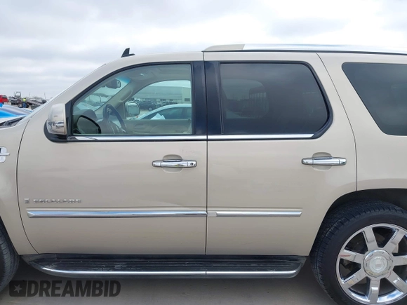 2008 Cadillac Escalade with VIN 1GYEC63898R234382, listed as a IAAI auction lot 41781206 with 150,916 mi miles. Bid and sale history available at carsss.com. Image 14.