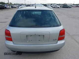 2000 Audi A4 с VIN WAUKH68D8YA046223, выставлен на аукционе IAAI как лот 41258422 с пробегом 287 598 миль миль и . История ставок и продаж доступна на DreamBid. Изображение 17.