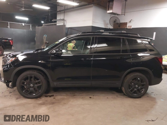 2024 Honda Passport Black Edition with VIN 5FNYF8H82RB002633, listed as a IAAI auction lot 42296310 with 12,991 mi miles and . Bid and sale history available at DreamBid. Image 15.