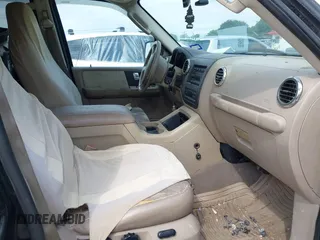 2003 Ford Expedition Eddie Bauer z VIN 1FMEU17L03LA42635, wystawiony jako IAAI lot #42186451 z przebiegiem 224 774 mil mil oraz . Historia ofert i sprzedaży dostępna na DreamBid. Obrazek 5.