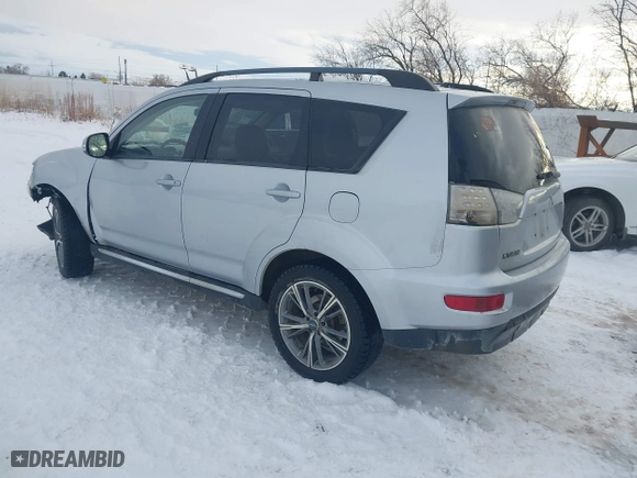 2013 Mitsubishi Outlander SE with VIN JA4JT3AW6DU020908, listed as a IAAI auction lot 41266111 with 193,967 mi miles. Bid and sale history available at carsss.com. Image 3.