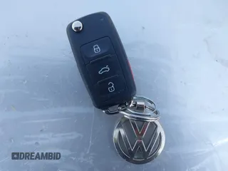 2018 Volkswagen Passat S z VIN 1VWAA7A35JC031938, wystawiony jako IAAI lot #42001015 z przebiegiem 109 450 mil mil oraz . Historia ofert i sprzedaży dostępna na DreamBid. Obrazek 11.