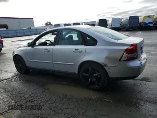2007 Volvo S40 2.4L z VIN YV1MS390972275519, wystawiony jako Copart lot #86431954 z przebiegiem 227 441 mil mil oraz Szkody całkowita. Historia ofert i sprzedaży dostępna na DreamBid. Obrazek 2.