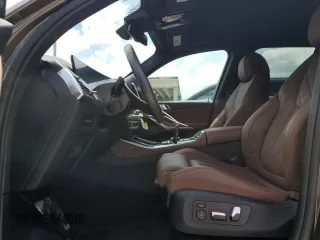 2025 BMW X5 sDrive40i z VIN 5UX13EU07S9X93779, wystawiony jako Copart lot #55974175 z przebiegiem 8 970 mil mil oraz Szkoda całkowita • Salvage title. Historia ofert i sprzedaży dostępna na DreamBid. Obrazek 7.