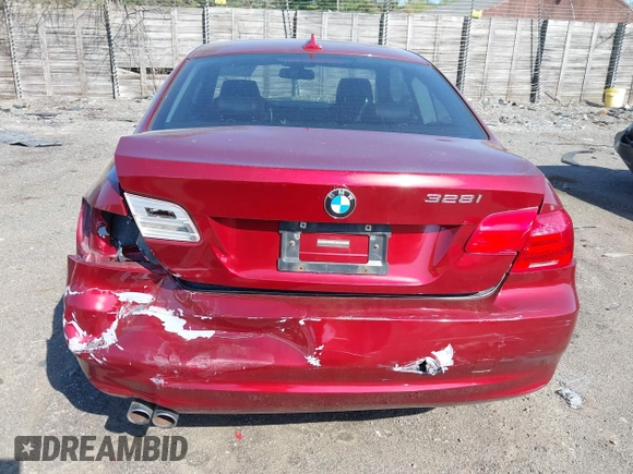 2011 BMW 3 Series 328i xDrive z VIN WBAKF3C57BE445659, wystawiony jako IAAI lot #42160531 z przebiegiem 100 686 mil mil oraz . Historia ofert i sprzedaży dostępna na DreamBid. Obrazek 6.