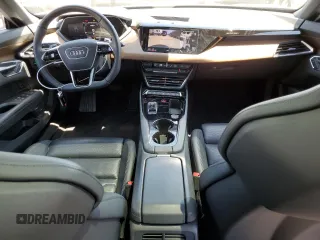 2022 Audi e-tron GT Prestige z VIN WAUDJBFW9N7004503, wystawiony jako Copart lot #57742104 z przebiegiem 27 457 mil mil oraz Szkody całkowita. Historia ofert i sprzedaży dostępna na DreamBid. Obrazek 8.