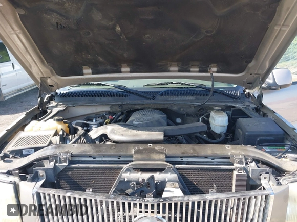 2004 Cadillac Escalade with VIN 1GYEC63T64R257729, listed as a IAAI auction lot 42682633 with 204,439 mi miles and . Bid and sale history available at DreamBid. Image 10.