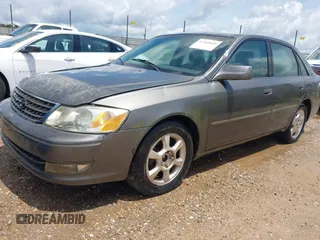 2004 Toyota Avalon XL z VIN 4T1BF28B74U385110, wystawiony jako IAAI lot #42360699 z przebiegiem 287 519 mil mil oraz . Historia ofert i sprzedaży dostępna na DreamBid. Obrazek 2.