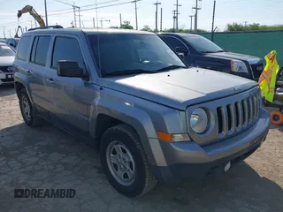 2016 Jeep Patriot Sport SE z VIN 1C4NJPBA3GD735222, wystawiony jako IAAI lot #42231695 z przebiegiem 151 977 mil mil oraz . Historia ofert i sprzedaży dostępna na DreamBid. Obrazek 1.