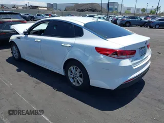 2016 Kia Optima LX z VIN 5XXGT4L37GG026140, wystawiony jako IAAI lot #42153942 z przebiegiem 128 919 mil mil oraz . Historia ofert i sprzedaży dostępna na DreamBid. Obrazek 3.