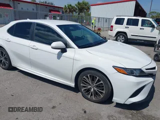 2019 Toyota Camry LE z VIN 4T1B11HK8KU226604, wystawiony jako IAAI lot #42219440 z przebiegiem 53 415 mil mil oraz . Historia ofert i sprzedaży dostępna na DreamBid. Obrazek 1.