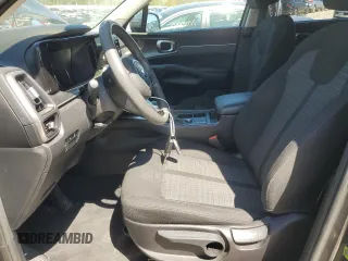 2021 Kia Sorento LX z VIN 5XYRGDLC4MG073856, wystawiony jako Copart lot #55114875 z przebiegiem 52 439 mil mil oraz Szkoda całkowita • Salvage title. Historia ofert i sprzedaży dostępna na DreamBid. Obrazek 7.